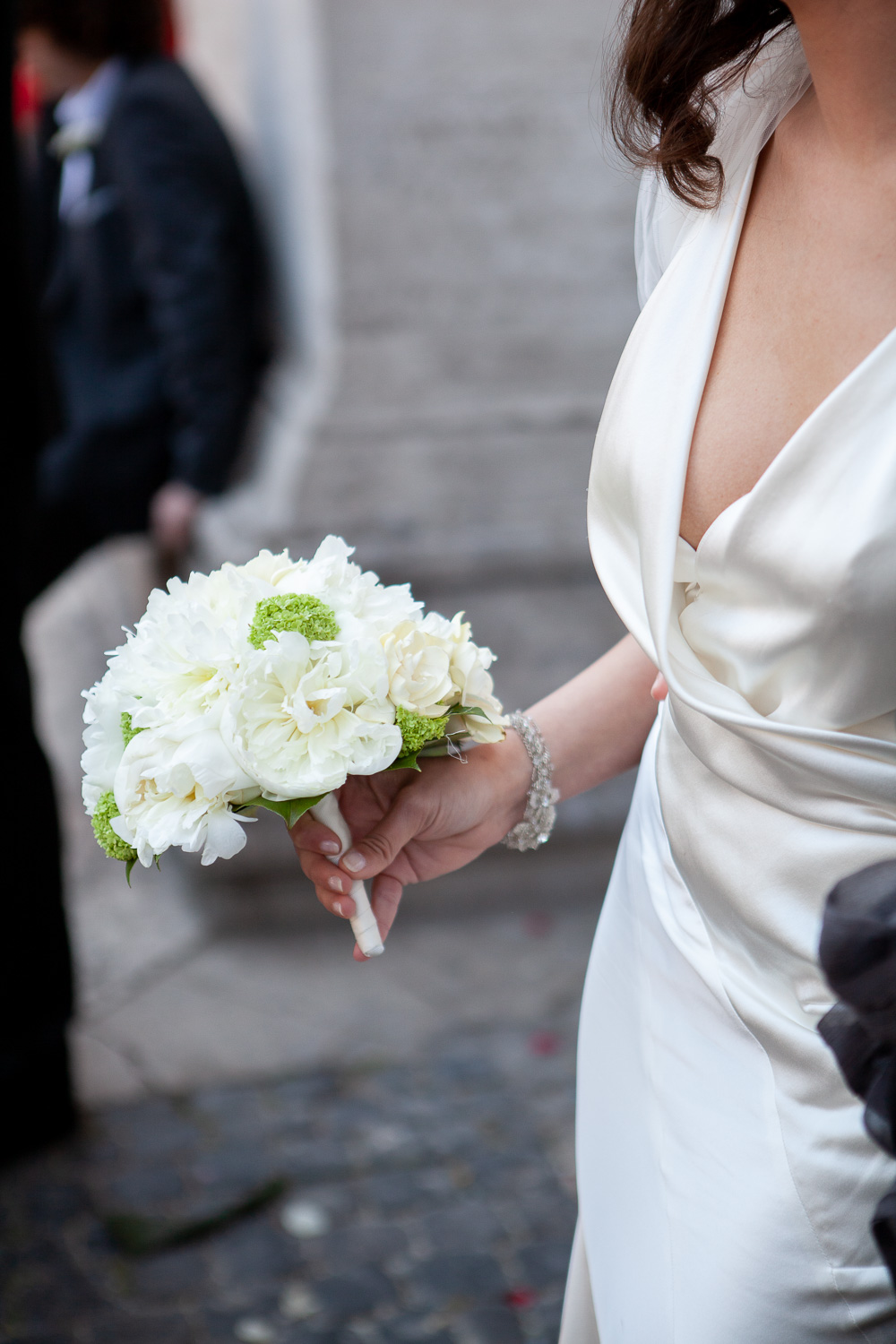 sposa con bouquet al campidoglio Roma